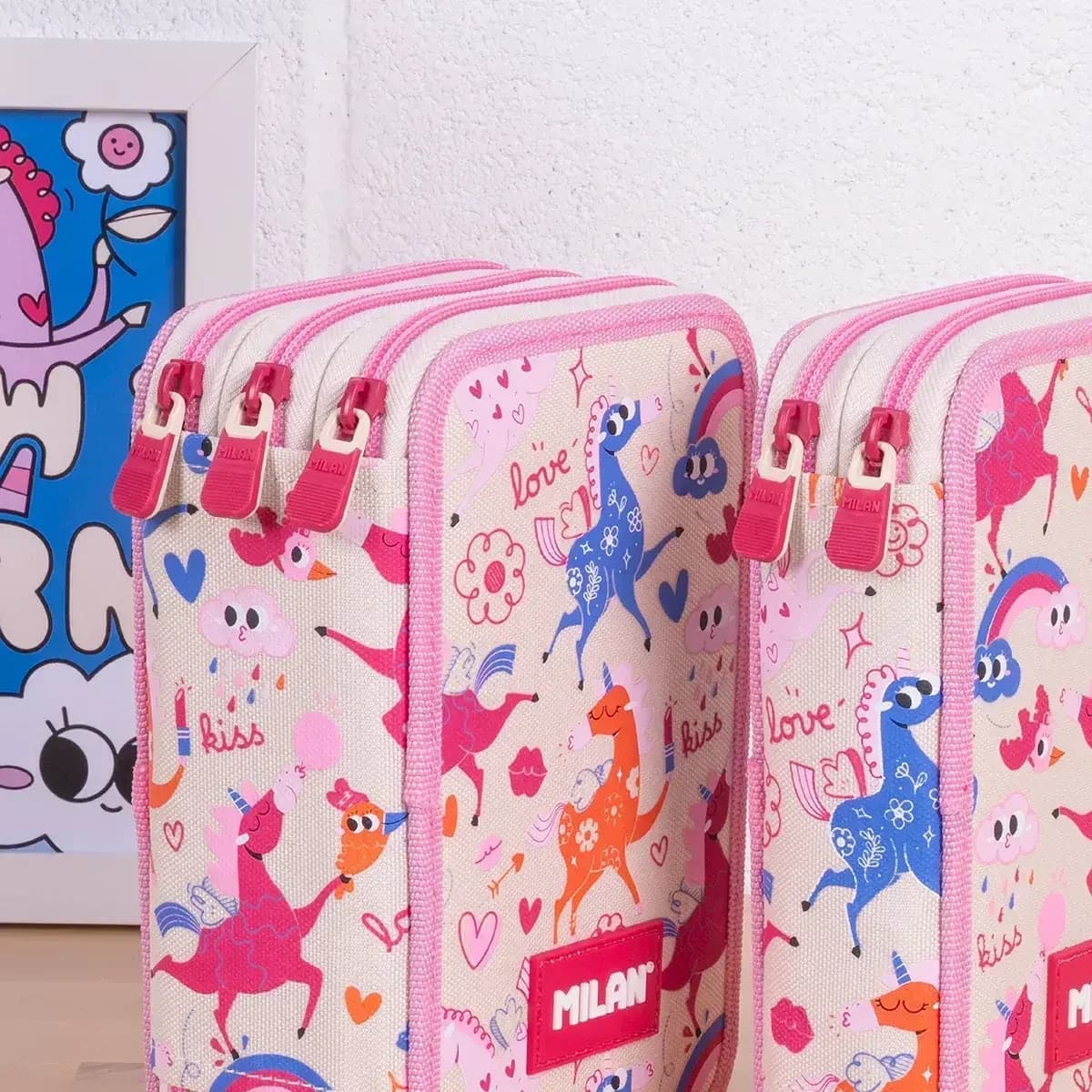 Plumier 3 pisos con contenido FLOWICORNS beige 6.webp