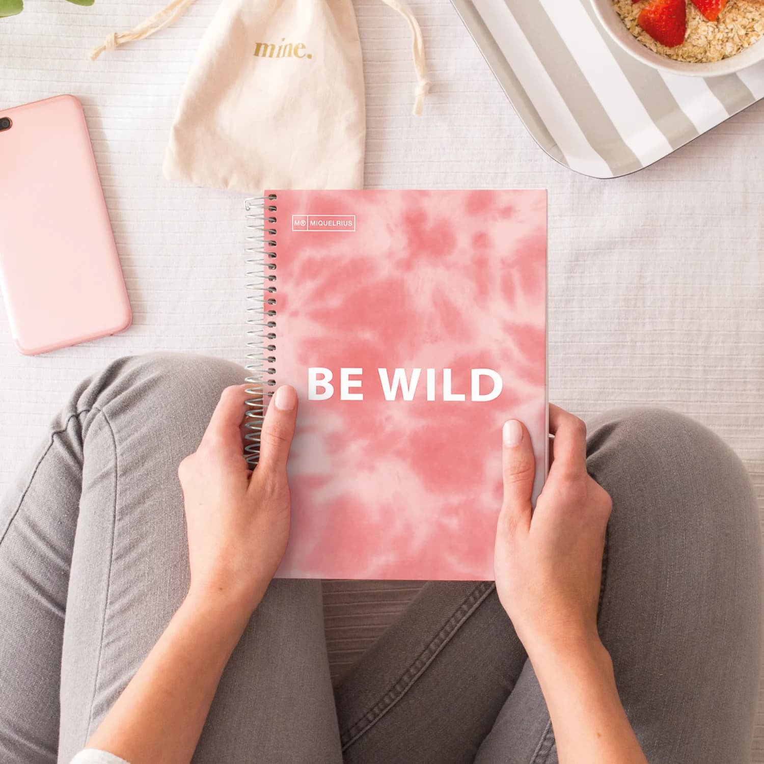MR46661_11_Notebook_A5_Cuadricula5mm_ROSA_TIE_DYE.jpg