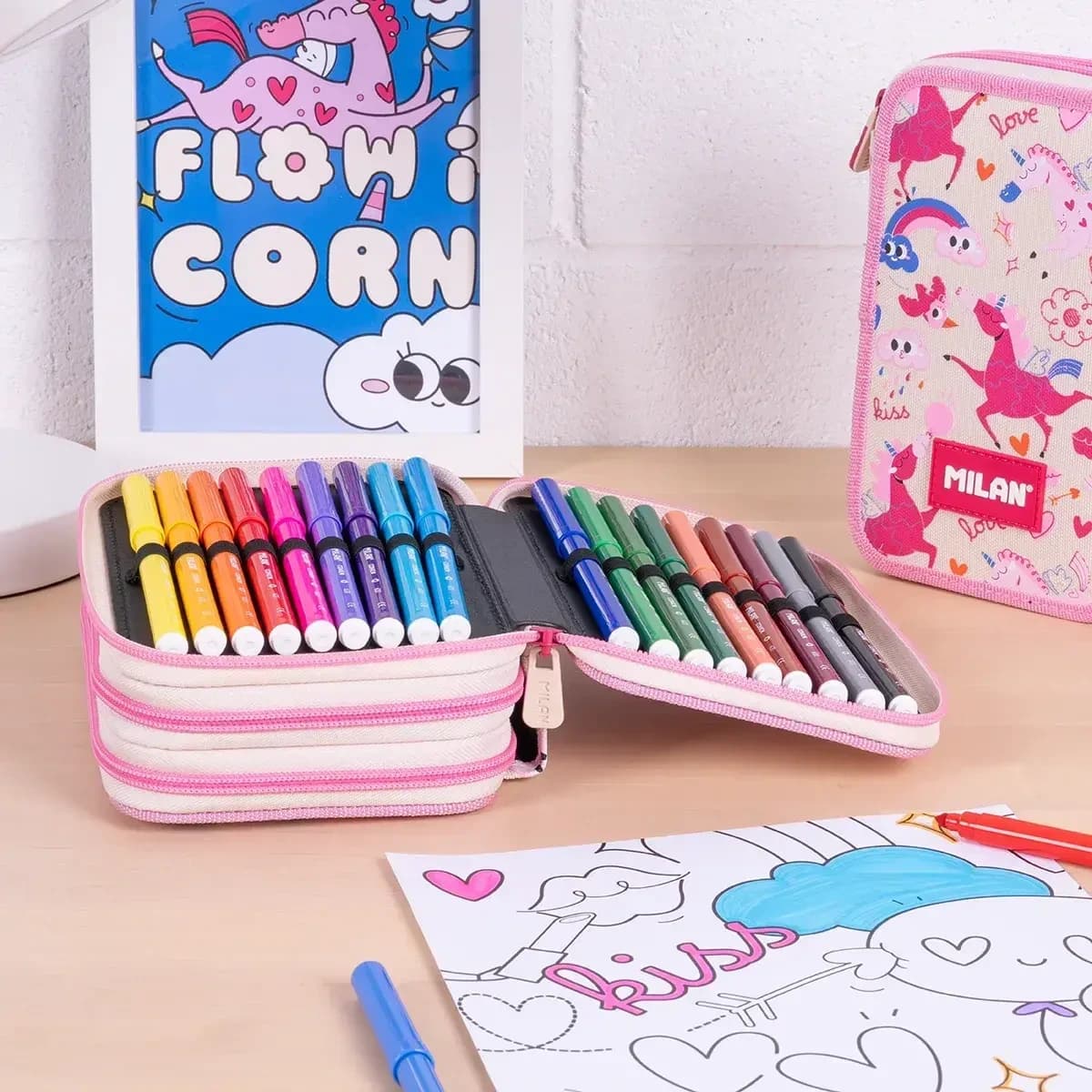 Plumier 3 pisos con contenido FLOWICORNS beige 2.webp