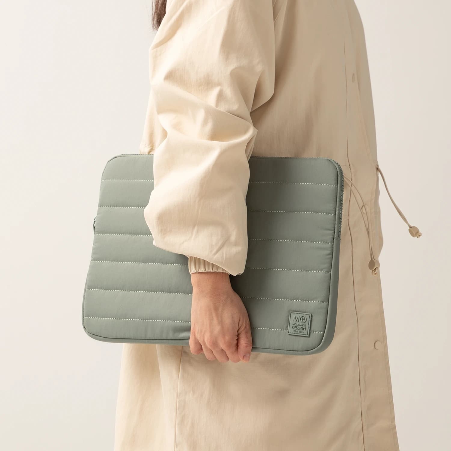 MR19599_11_Funda Portatil 15&16 Kaki_Urban Soft.jpg