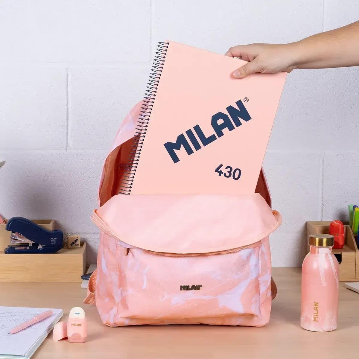 Mochila escolar 22L Lava Rosa 2.webp